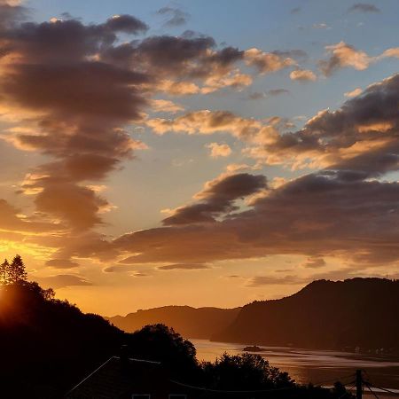 Nydelig Beliggenhet, Fjord Utsikt - Elegant Rom Hotel Bergen Bagian luar foto